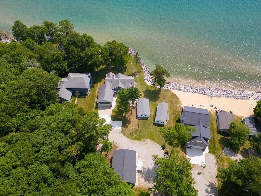 House in East Tawas, Michigan, United States 5 - 18318814
