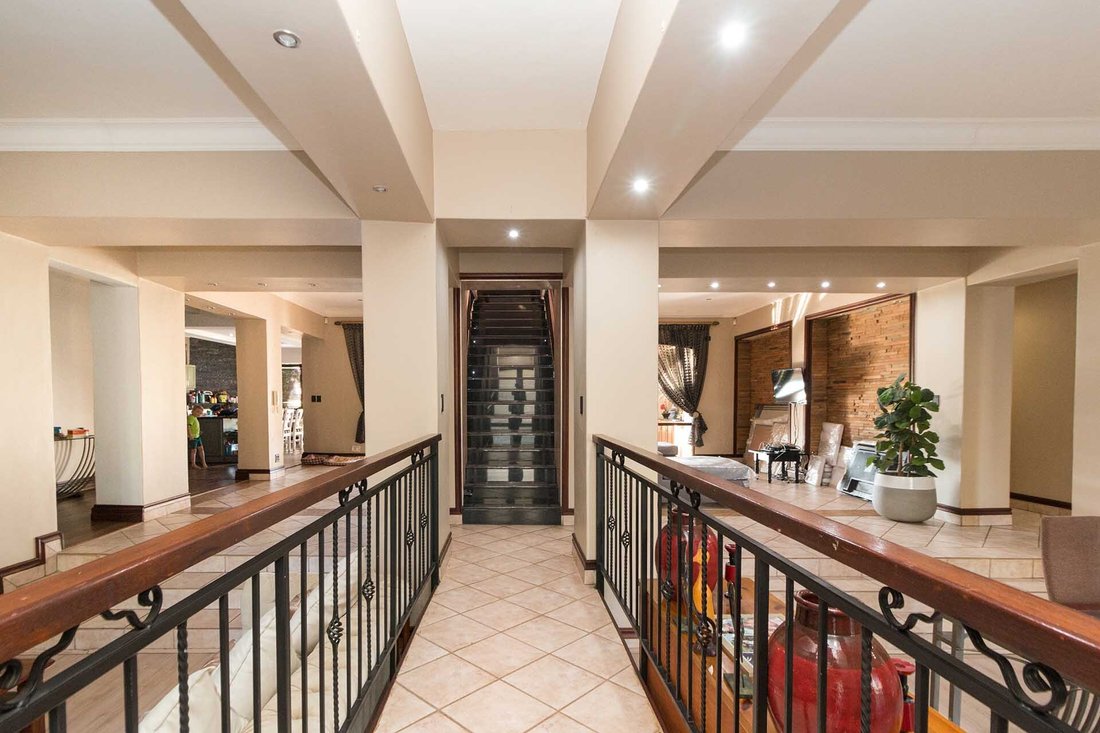 House in Woodhill Golf Estate, Gauteng, South Africa 4 - 18320116
