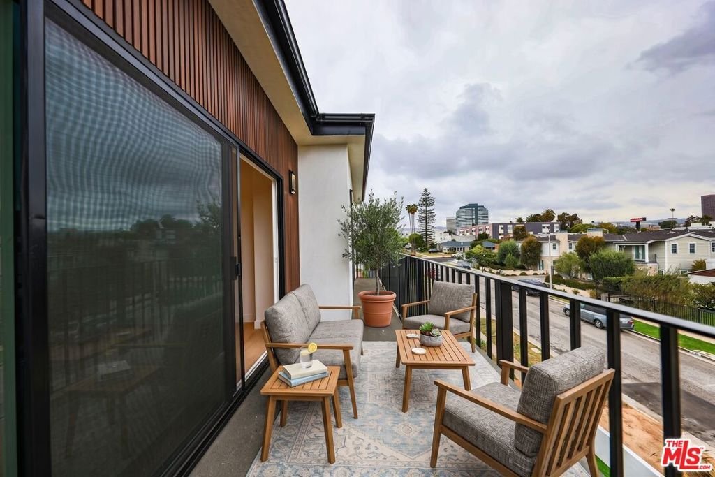 Los Angeles, California, United States 5 - 18321756