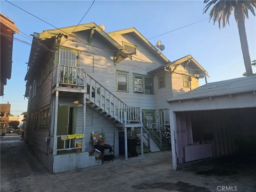 Los Angeles, California, United States 4 - 18321929