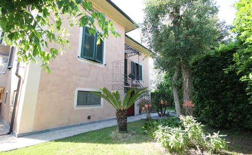 Villa in San Concordio, Lucca, Italy 1