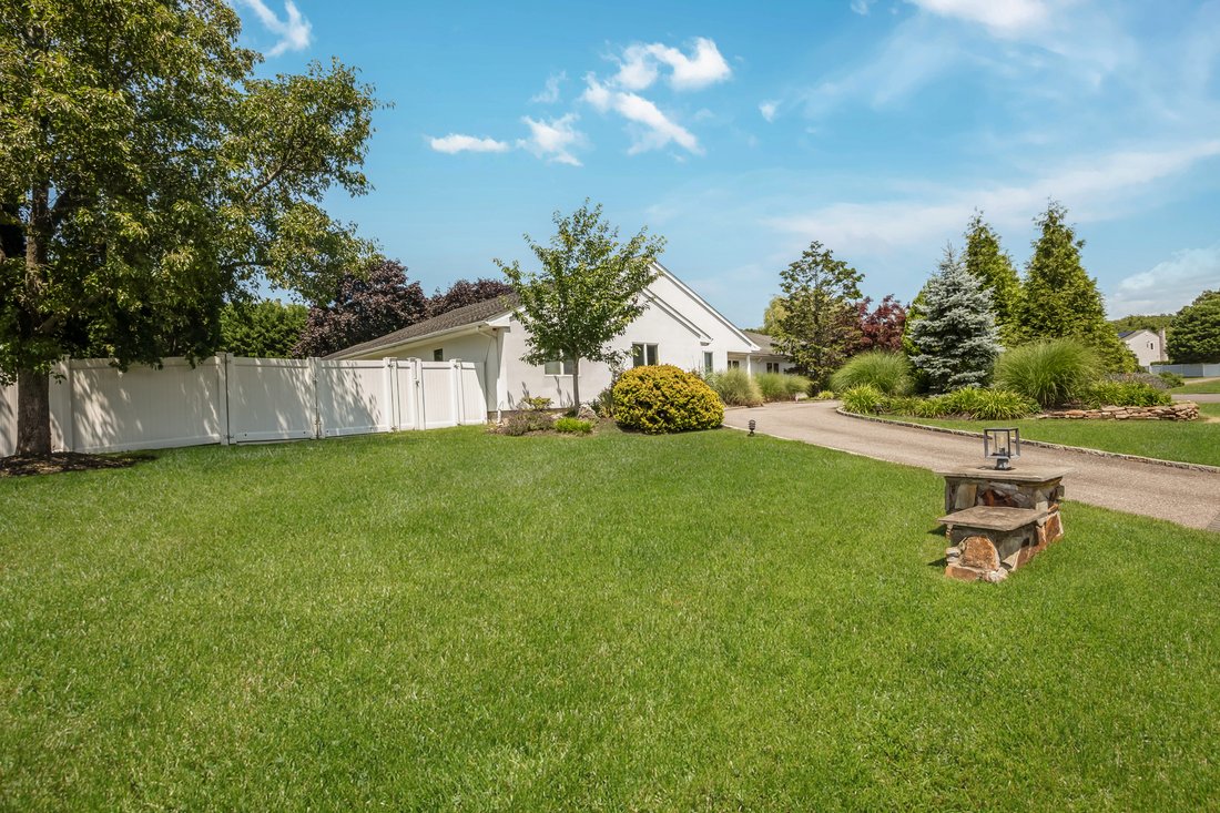 House in Melville, New York, United States 3 - 18317866