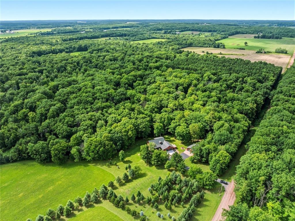 House in Mikana, Wisconsin, United States 3 - 18318521