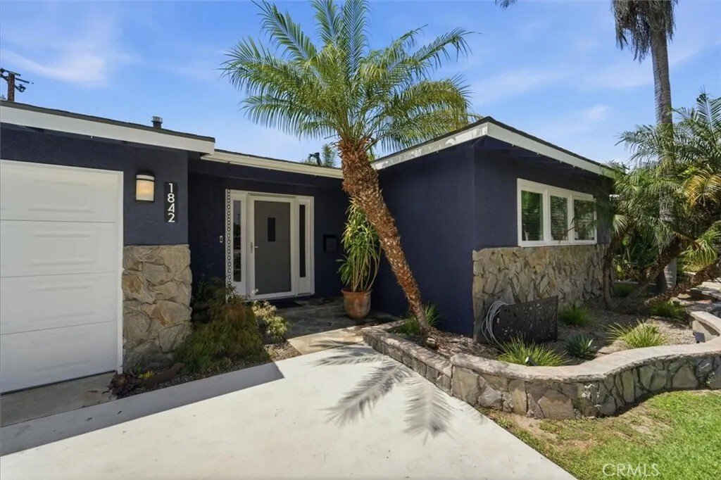 House in Signal Hill, California, United States 4 - 18321952