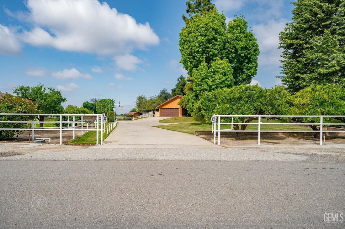 House in Bakersfield, California, United States 1 - 18319440