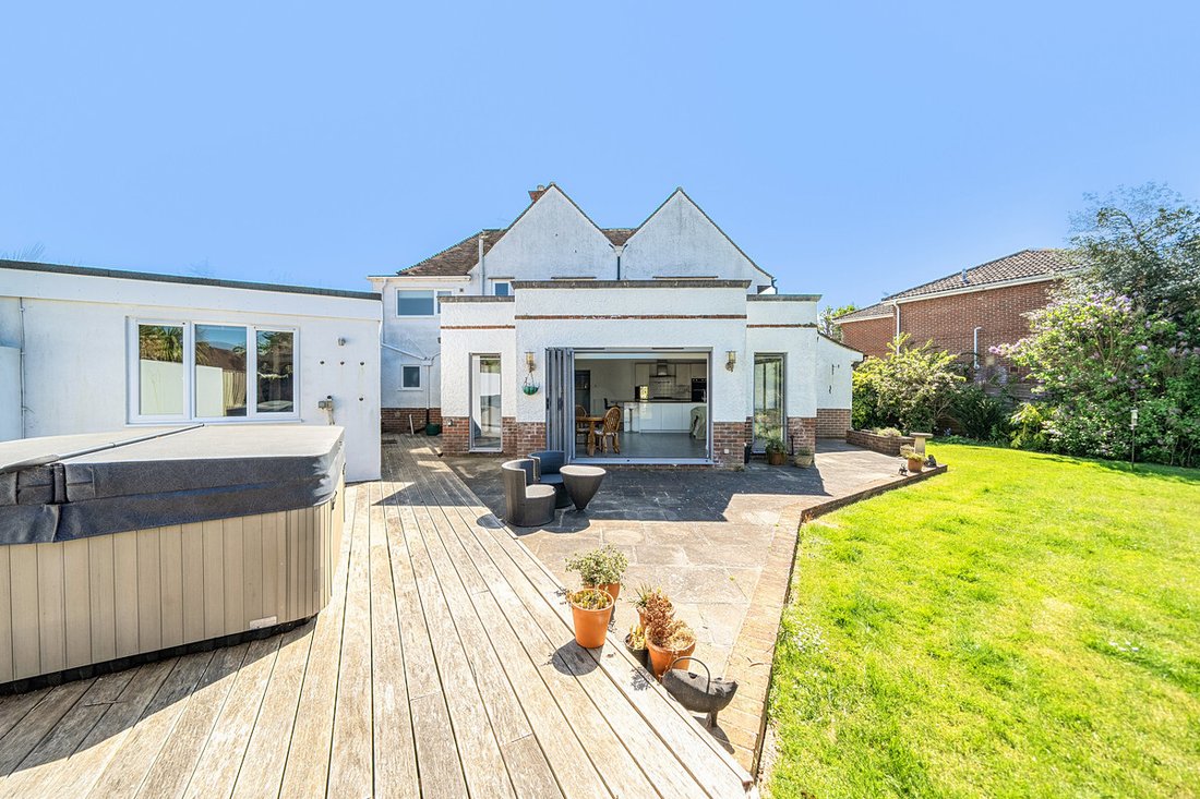 House in Hayling Island, England 5 - 18319903