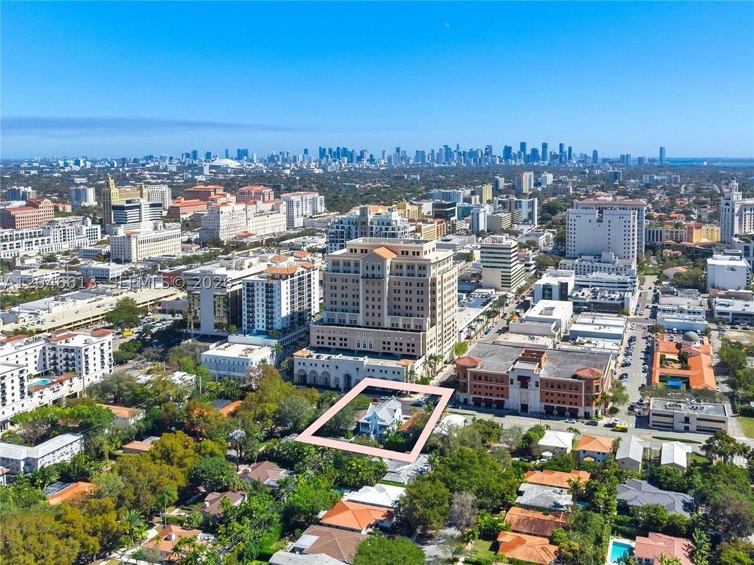Townhouse in Coral Gables, Florida, United States 5 - 18321817