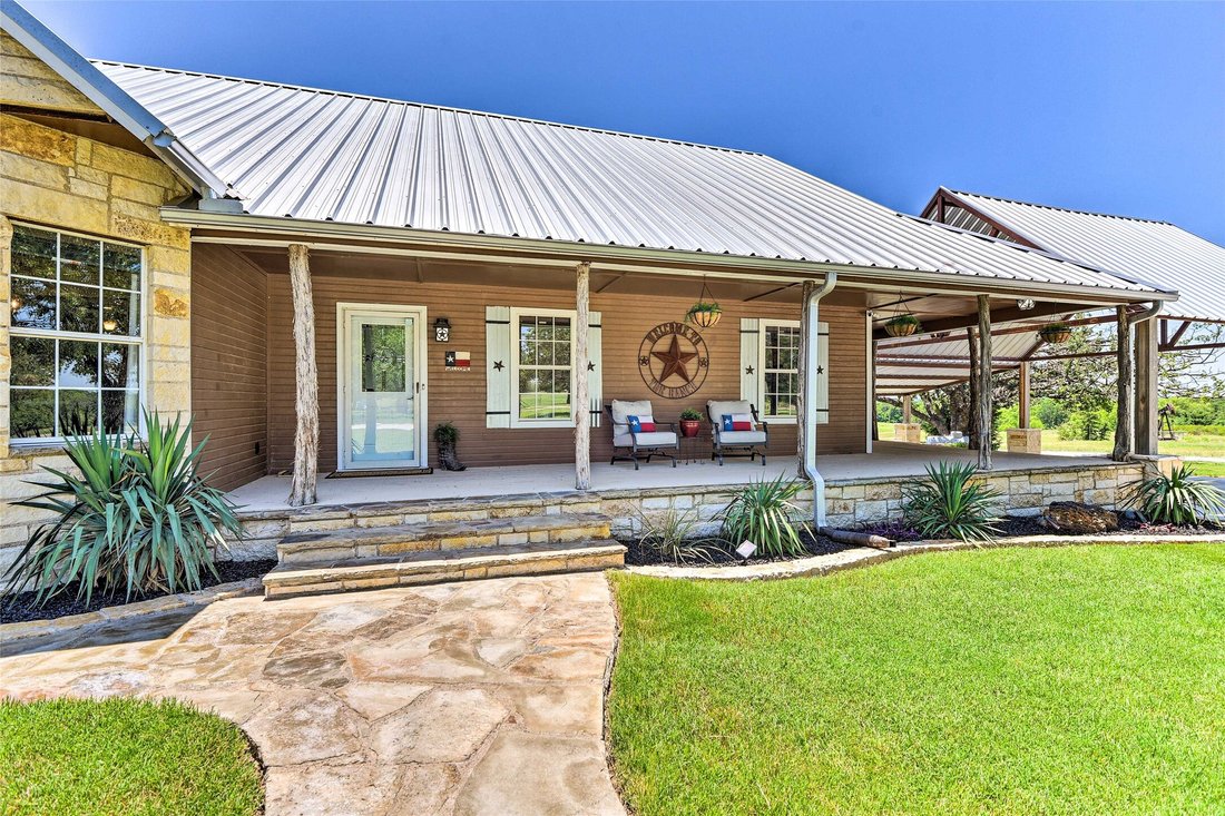 House in Sunset, Texas, United States 5 - 18322434