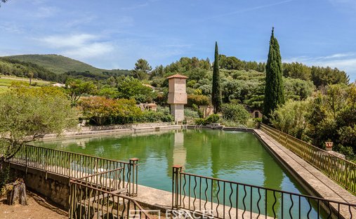 Villa in Est, Solliès-Pont, France 1