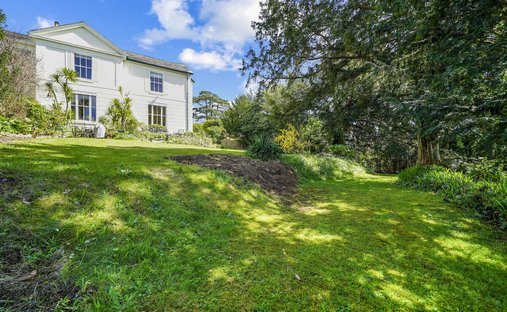 House in Totnes, England 1