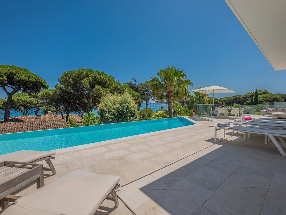 Villa in Ville-Les Saquedes-Le Bouillonnet, Sainte-Maxime, France 1 - 11021878