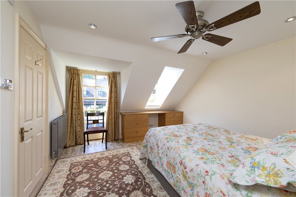 Apartment in Coombe, Royal Borough of Kingston upon Thames, England 5 - 18318440