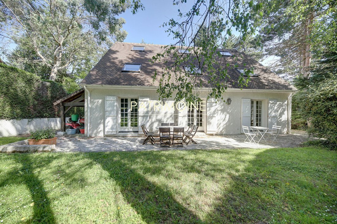 Villa in L'Étang-la-Ville, Ile-de-France, France 2 - 18323265