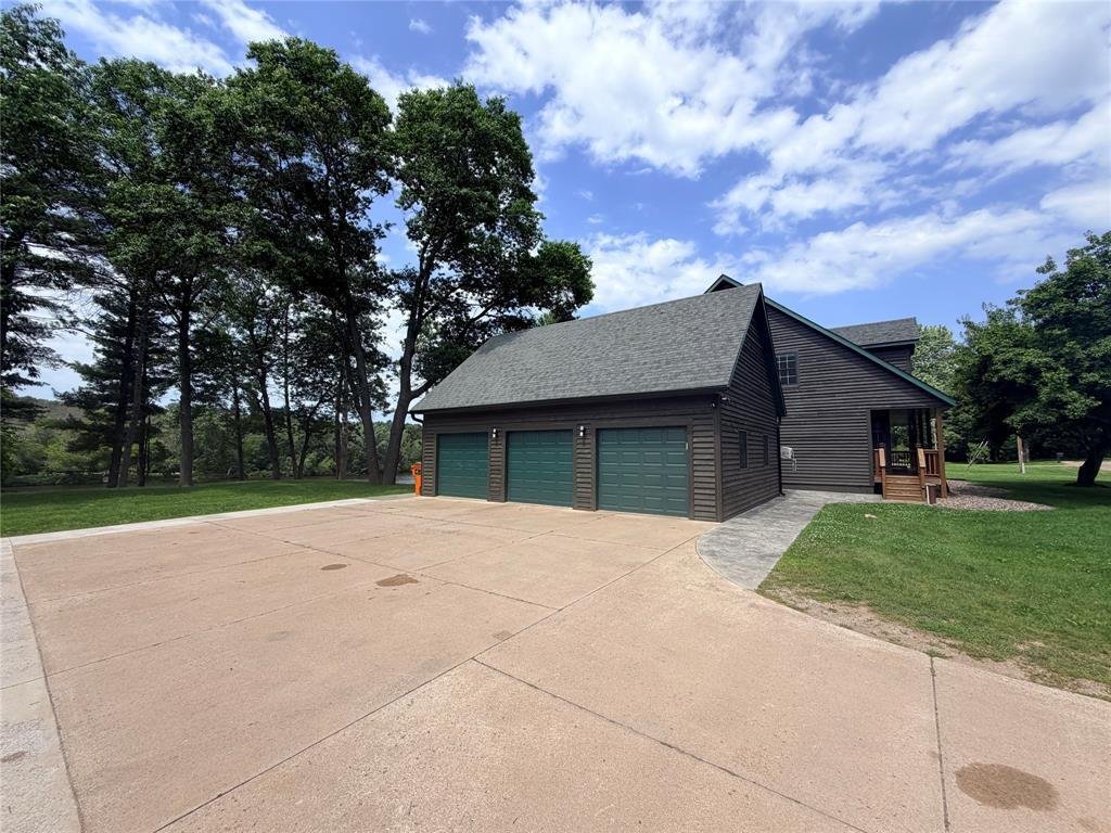 House in Chippewa Falls, Wisconsin, United States 4 - 18320768