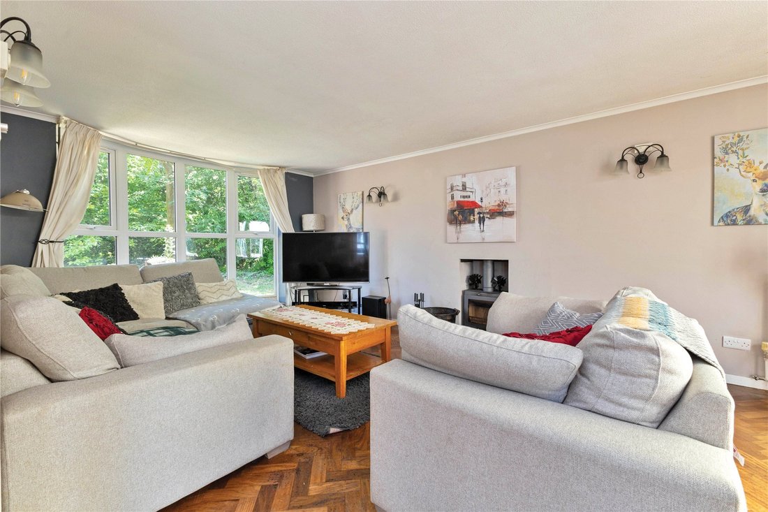 House in Grayshott, England 4 - 18320880