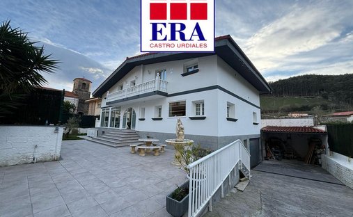 Villa in Castro-Urdiales, Cantabria, Spain 1