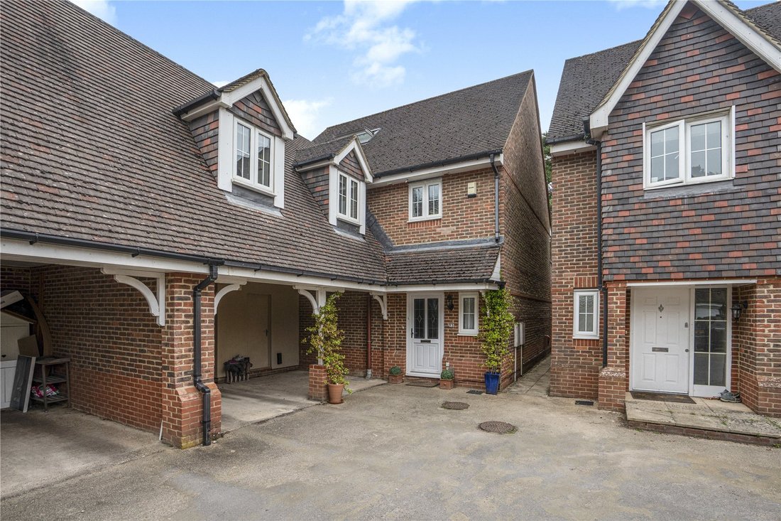 House in Bisley, Surrey Heath, England 1 - 18318094