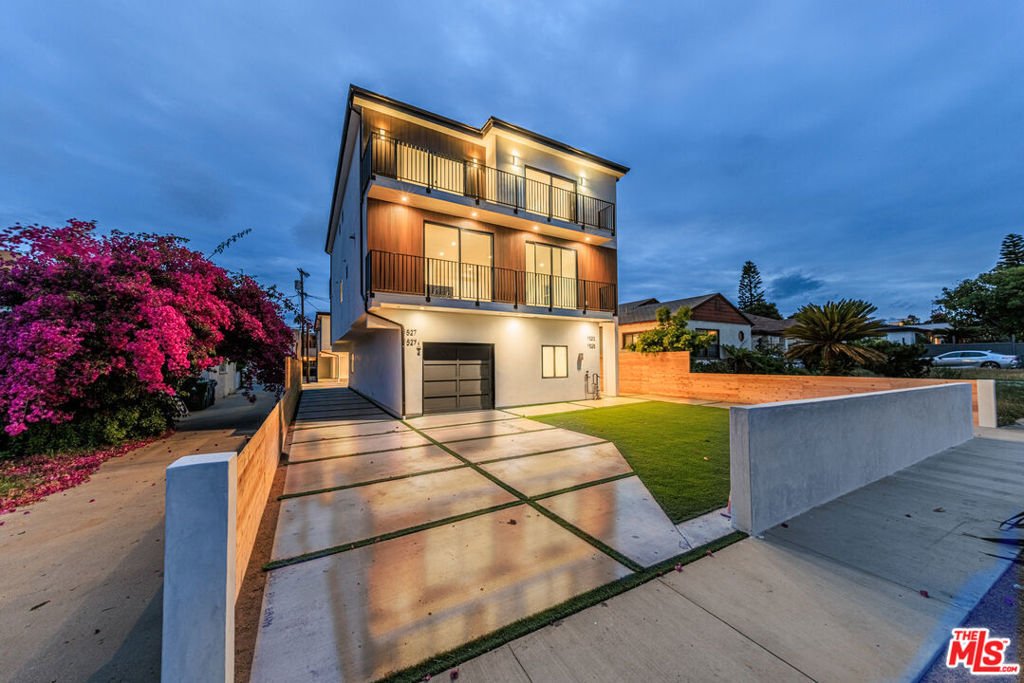 Los Angeles, California, United States 1 - 18321756