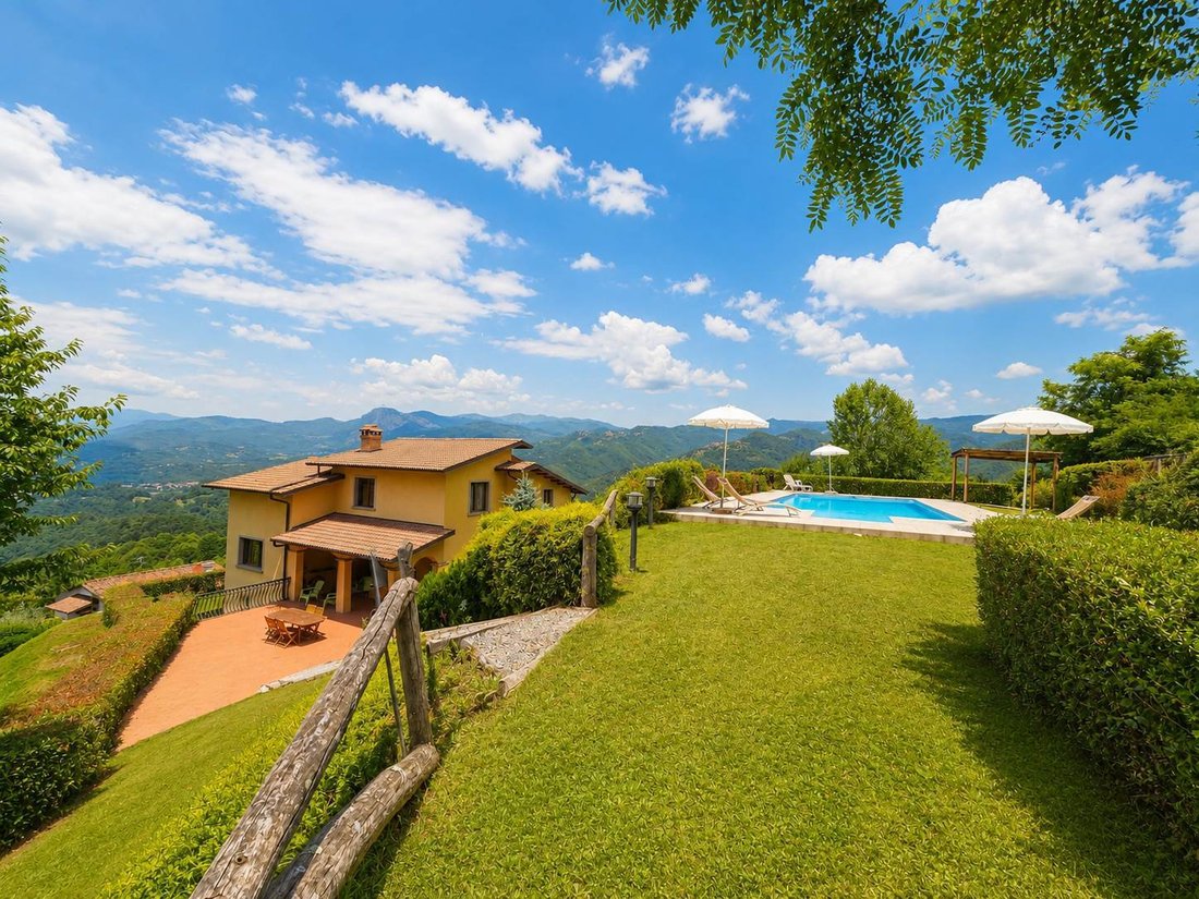 Villa in Castelnuovo di Garfagnana, Tuscany, Italy 2 - 18322788