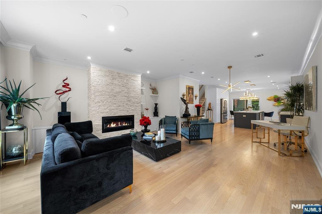 Townhouse in Cliffside Park, New Jersey, United States 3 - 18319070