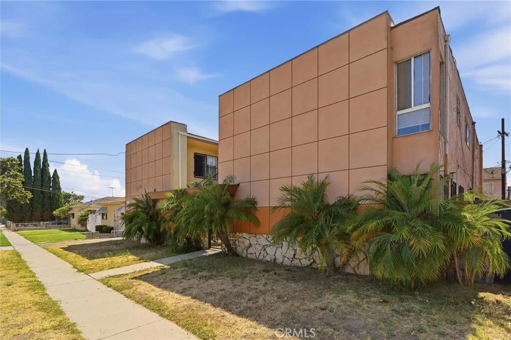 Inglewood, California, United States 3 - 18318399