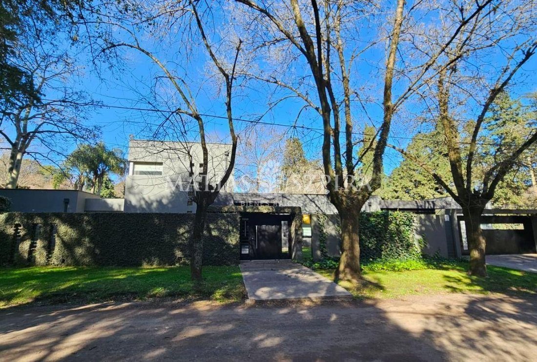 House in Villa Udaondo, Buenos Aires Province, Argentina 1 - 18319417