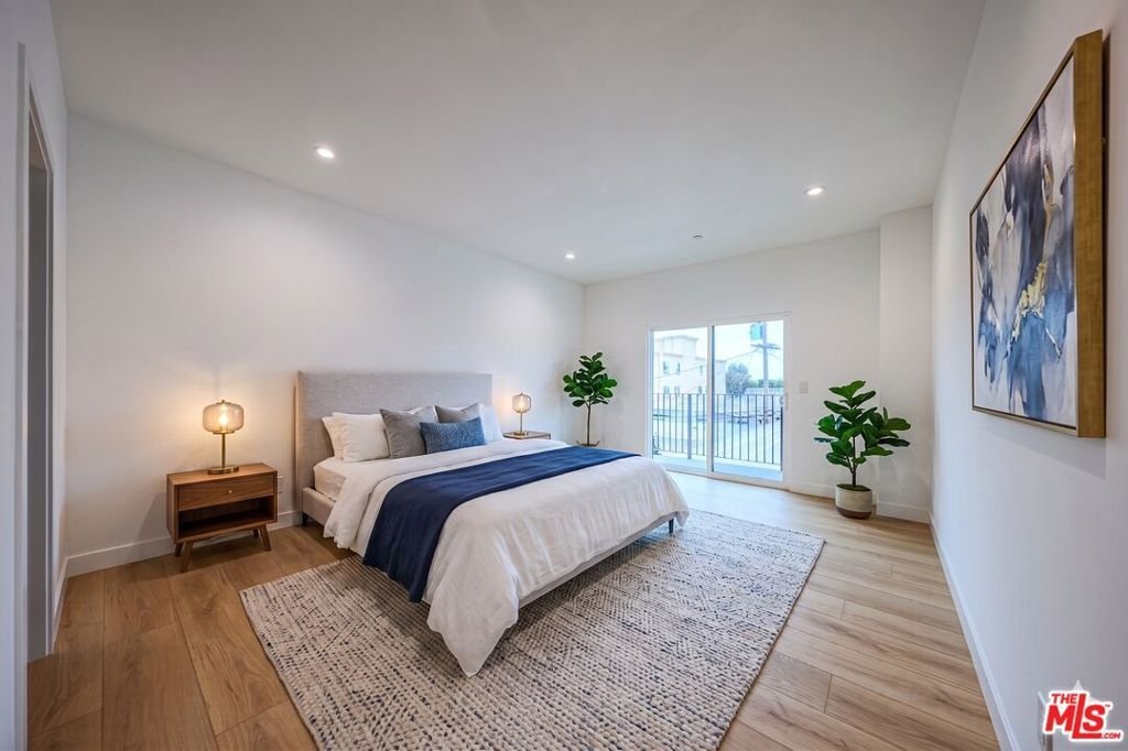 Los Angeles, California, United States 3 - 18321756