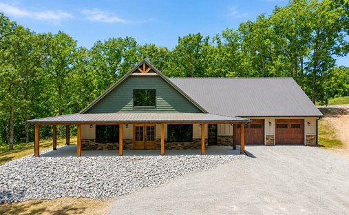 House in Linden, Tennessee, United States 1