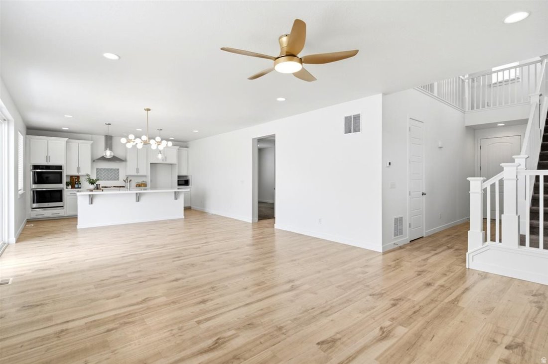House in Layton, Utah, United States 3 - 18321040