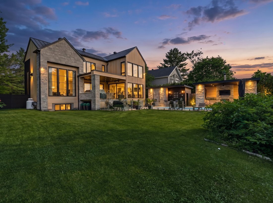House in Saint-Hippolyte, Quebec, Canada 2 - 18123646