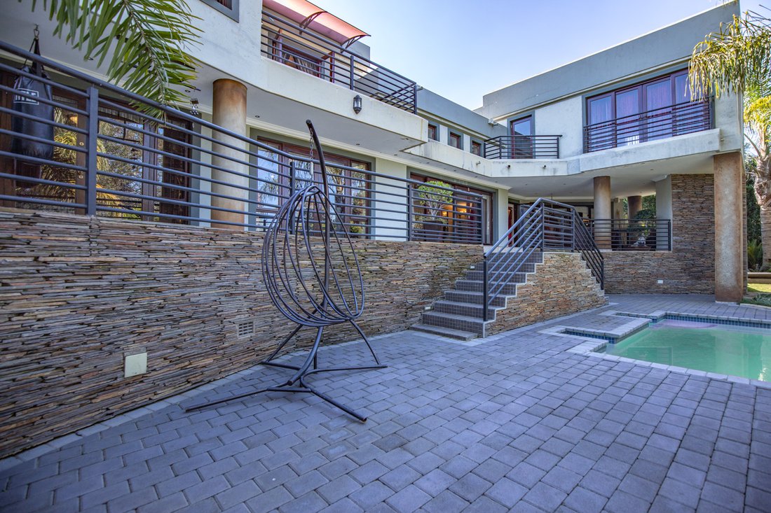 House in Woodhill Golf Estate, Gauteng, South Africa 2 - 18320001