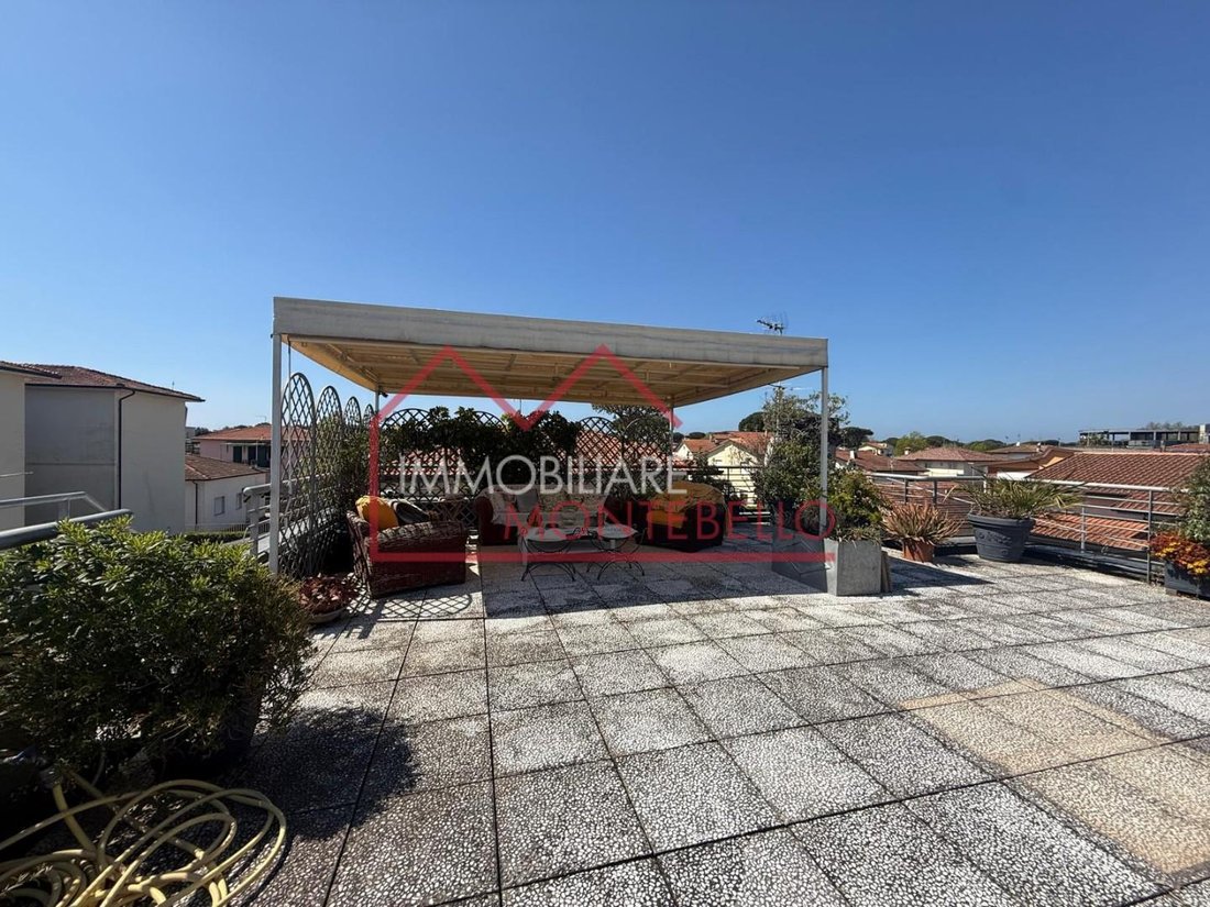 Penthouse in Camaiore, Tuscany, Italy 3 - 18321403