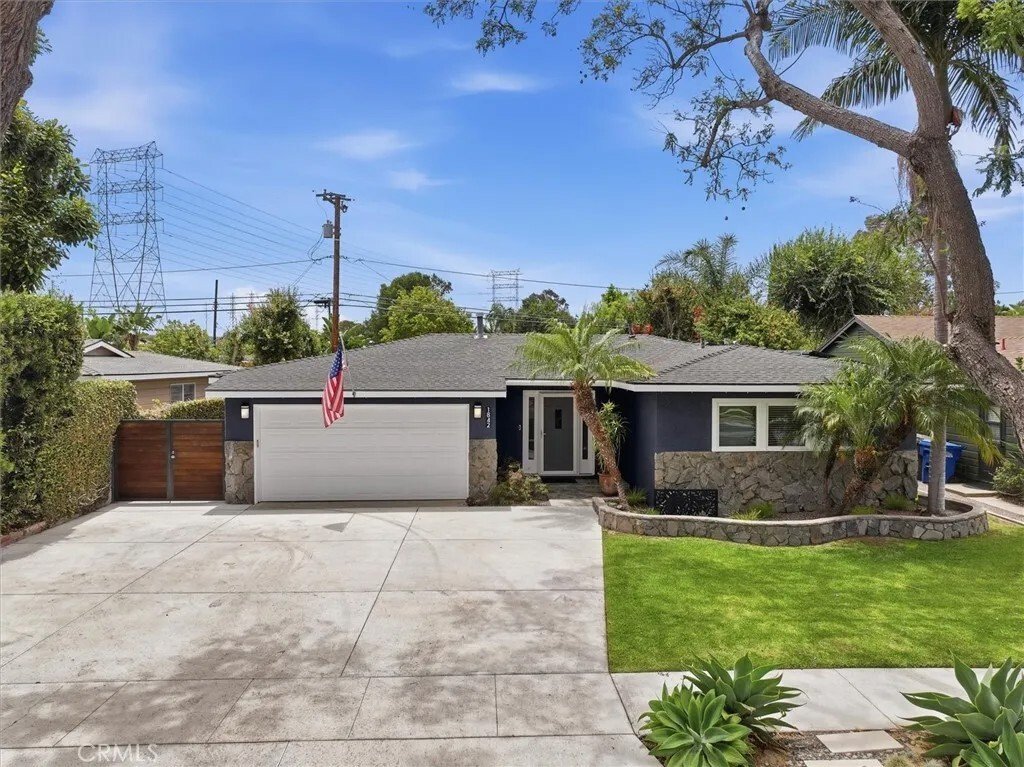 House in Signal Hill, California, United States 1 - 18321952