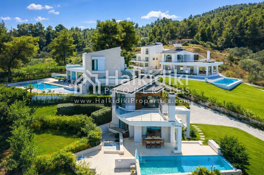 Villa in Pallini Municipal Unit, Macedonia and Thrace, Greece 1 - 12267656