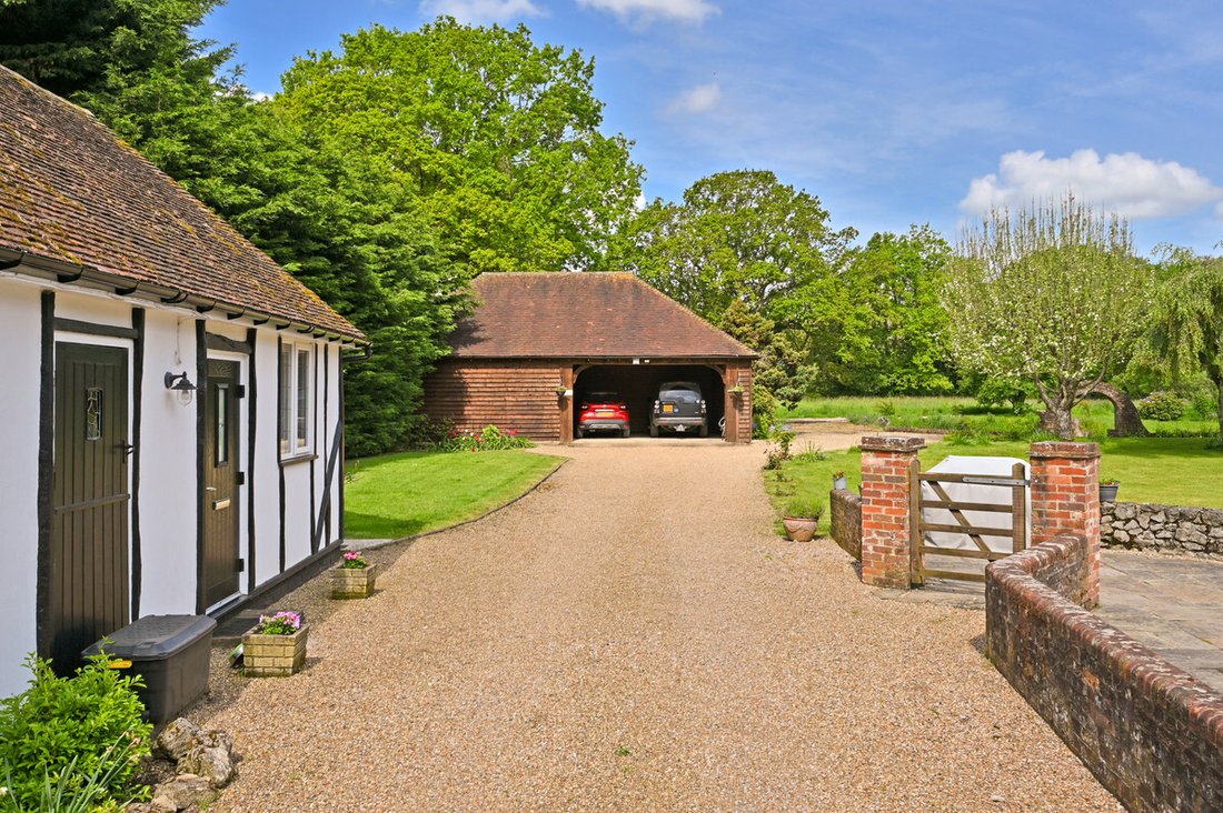 House in Smarden, England 4 - 18323152