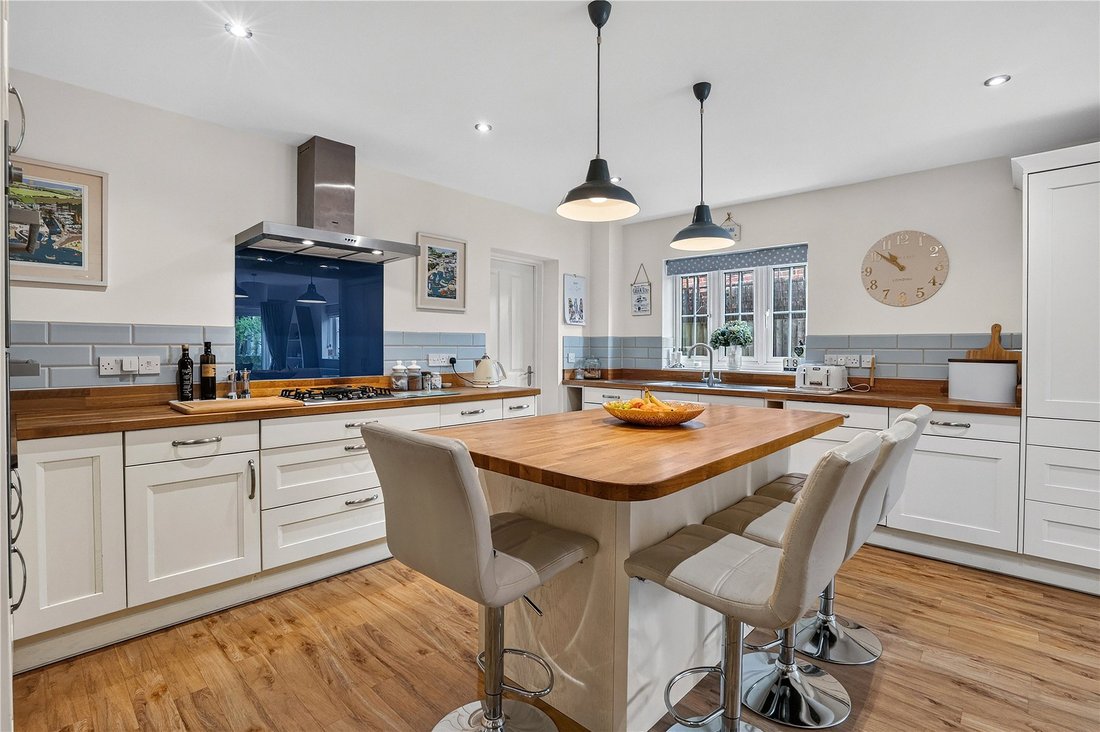 House in Bisley, Surrey Heath, England 5 - 18318094