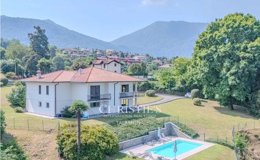 Villa in Porto Valtravaglia, Lombardy, Italy 1