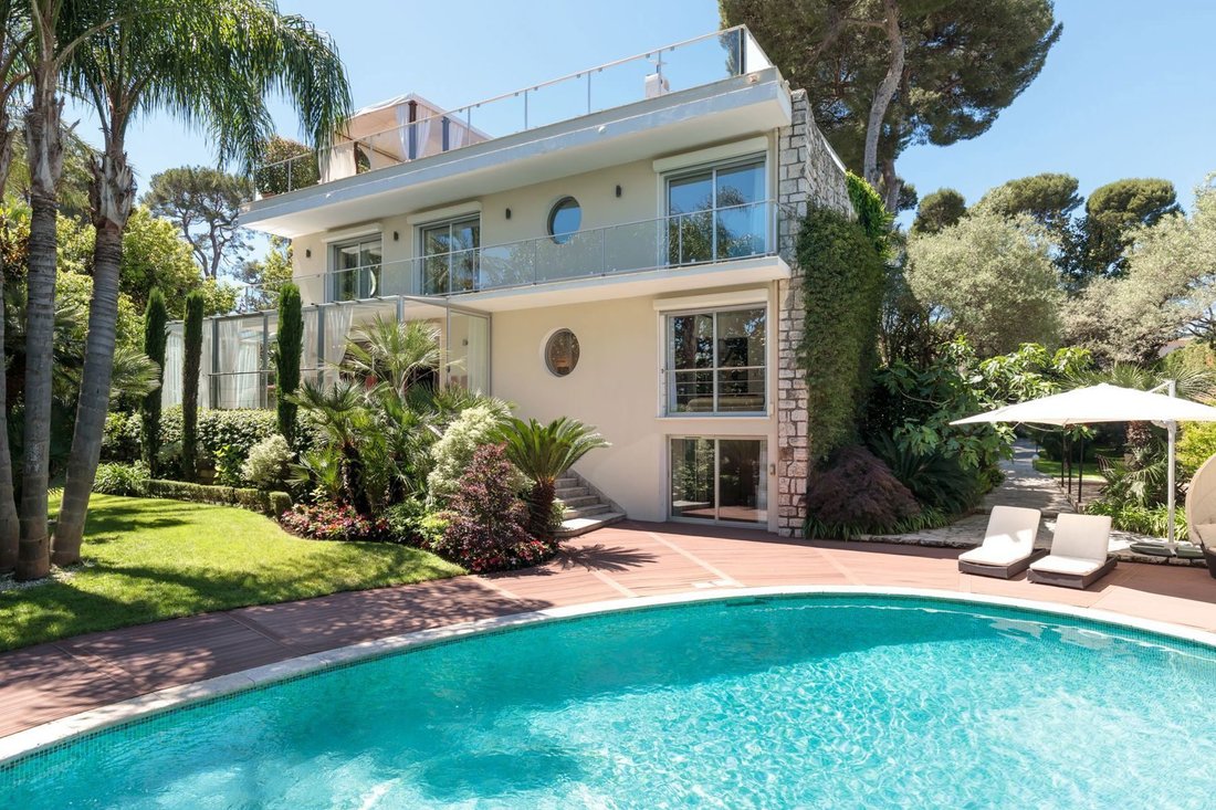 House in Antibes, Provence-Alpes-Côte d'Azur, France 4 - 18319411
