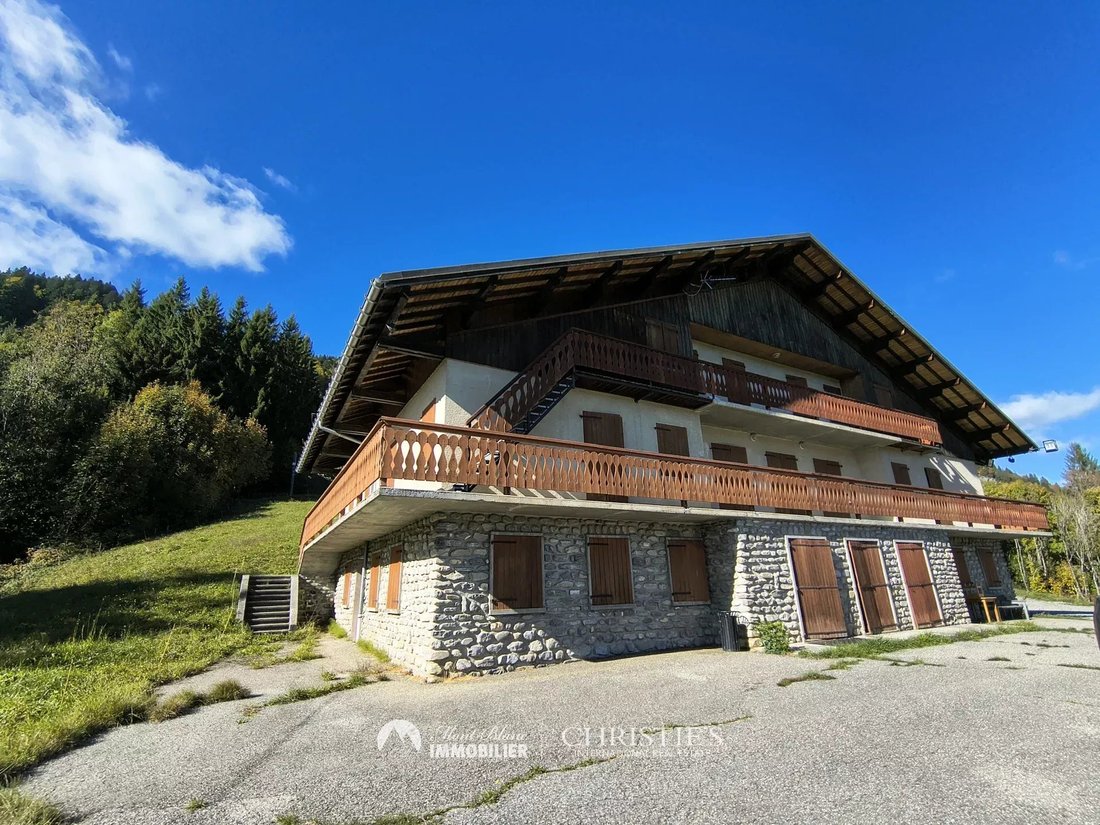 Estate in Saint-Nicolas-la-Chapelle, Auvergne-Rhône-Alpes, France 2 - 18319687