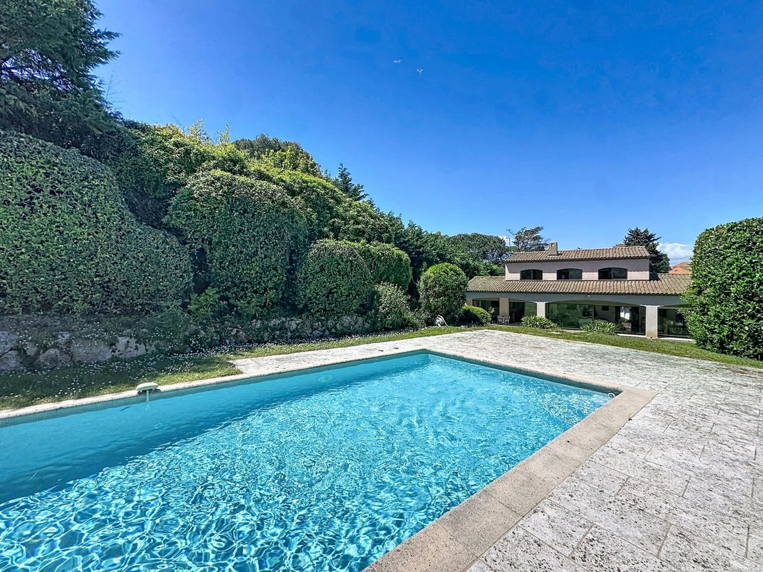 House in Antibes, Provence-Alpes-Côte d'Azur, France 2 - 18319531