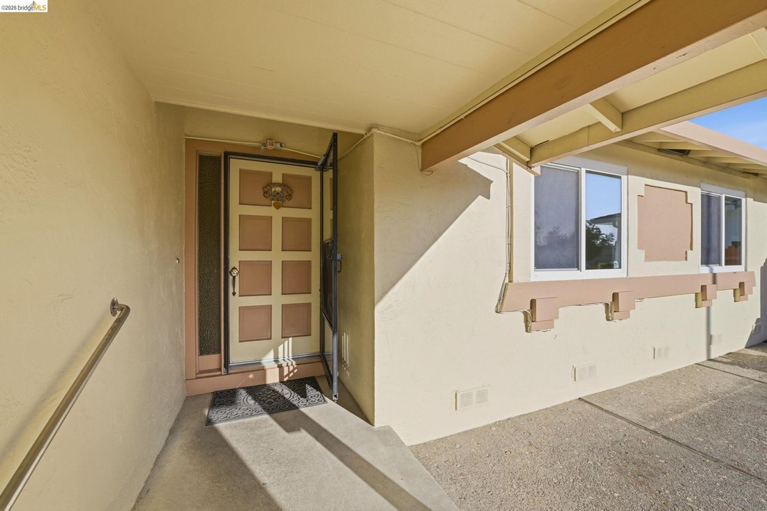 Newark, California, United States 4 - 18320102