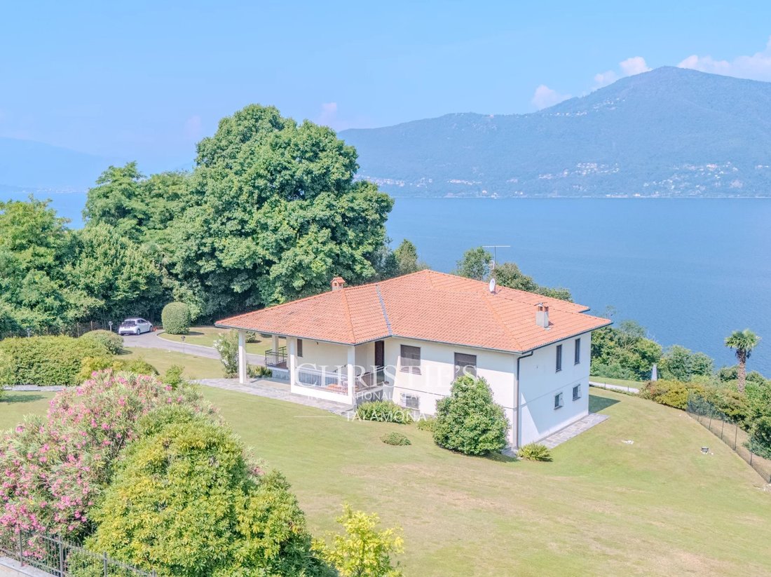 Villa in Porto Valtravaglia, Lombardy, Italy 3 - 18319874