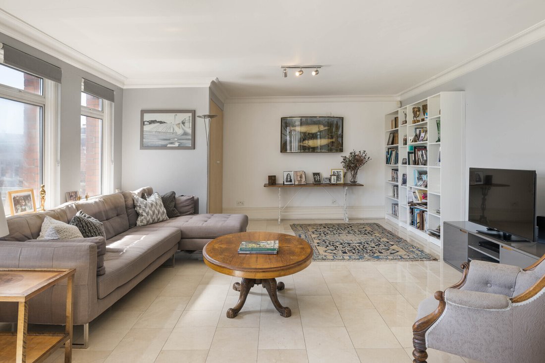 Apartment in Campden Hill, Kensington And Chelsea, England 2 - 18319484