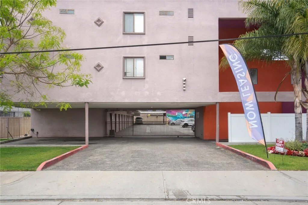 Gardena, California, United States 3 - 18318401