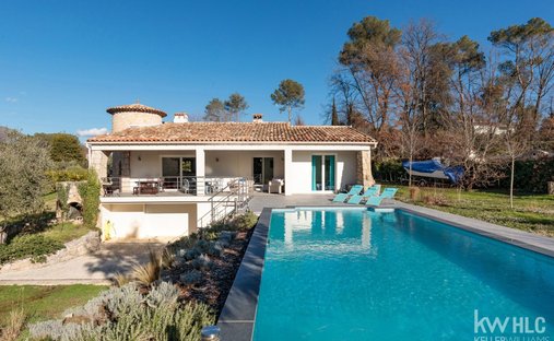 House in Nord, Roquefort-les-Pins, France 1