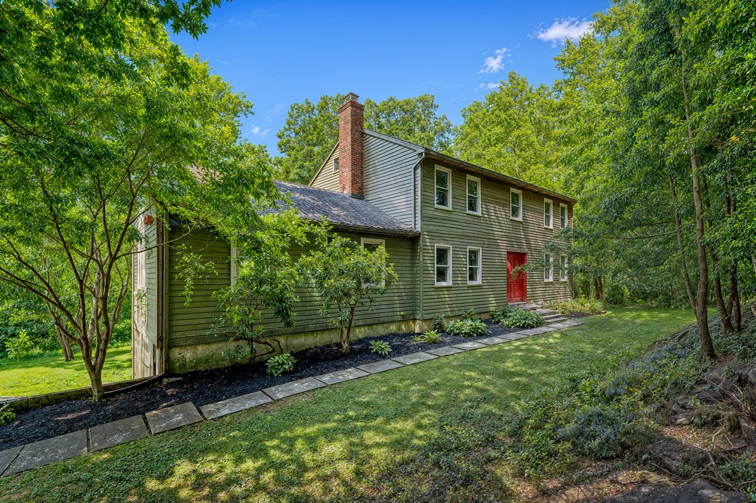 House in Newtown, Connecticut, United States 2 - 18319474