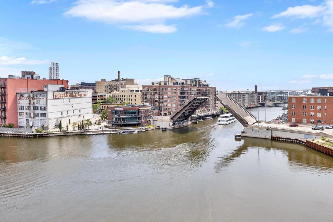 Condo in Milwaukee, Wisconsin, United States 3 - 18320770