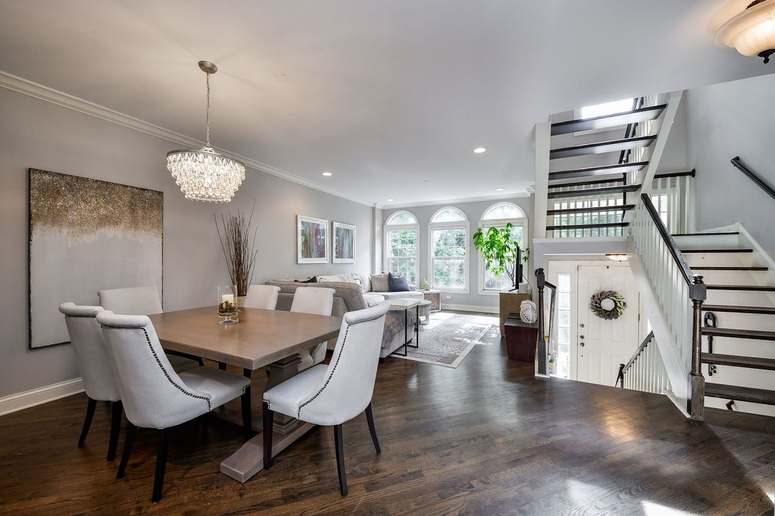 Condo in Naperville, Illinois, United States 2 - 18319032