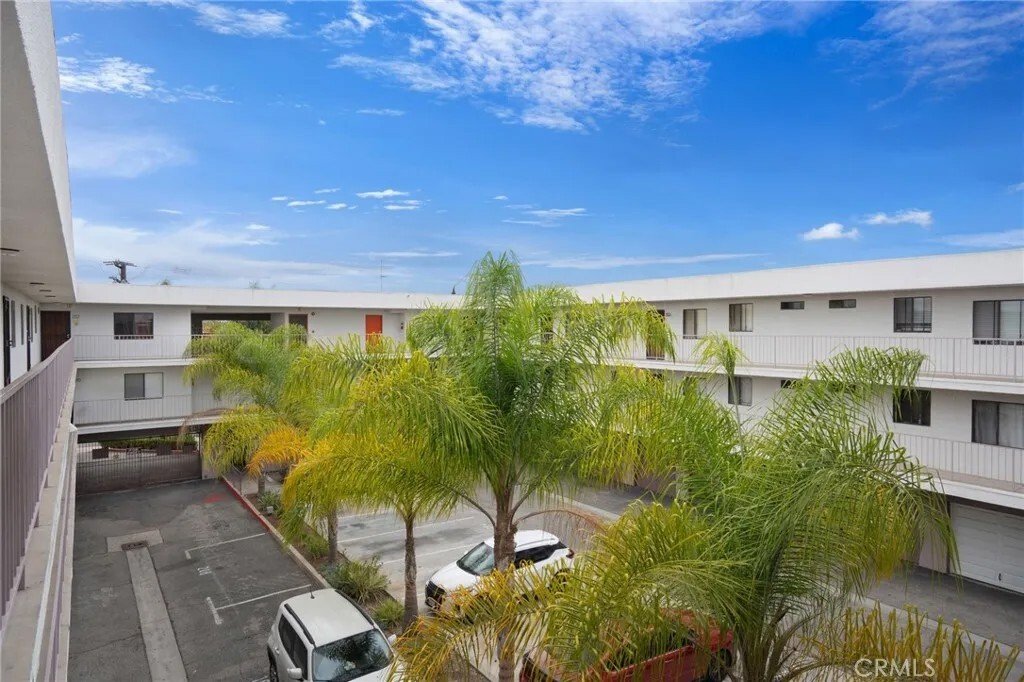 Gardena, California, United States 4 - 18318401