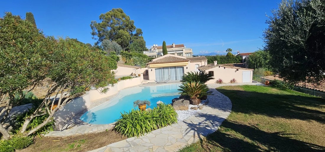 Villa in La Maure-Super Cannes, Vallauris, France 1 - 18319695